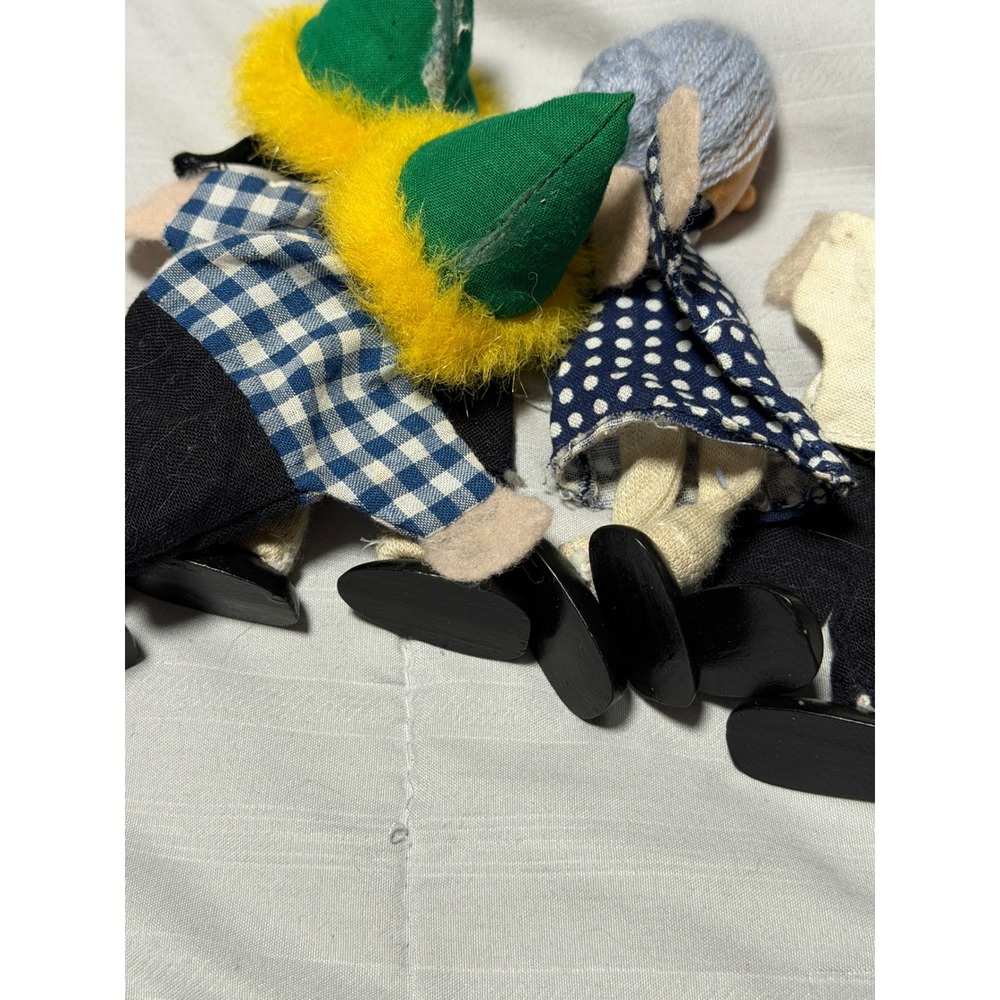 Vintage Wooden Head Hand-painted Finger Puppets Set of 7 Folk Art - Picture 9 of 10